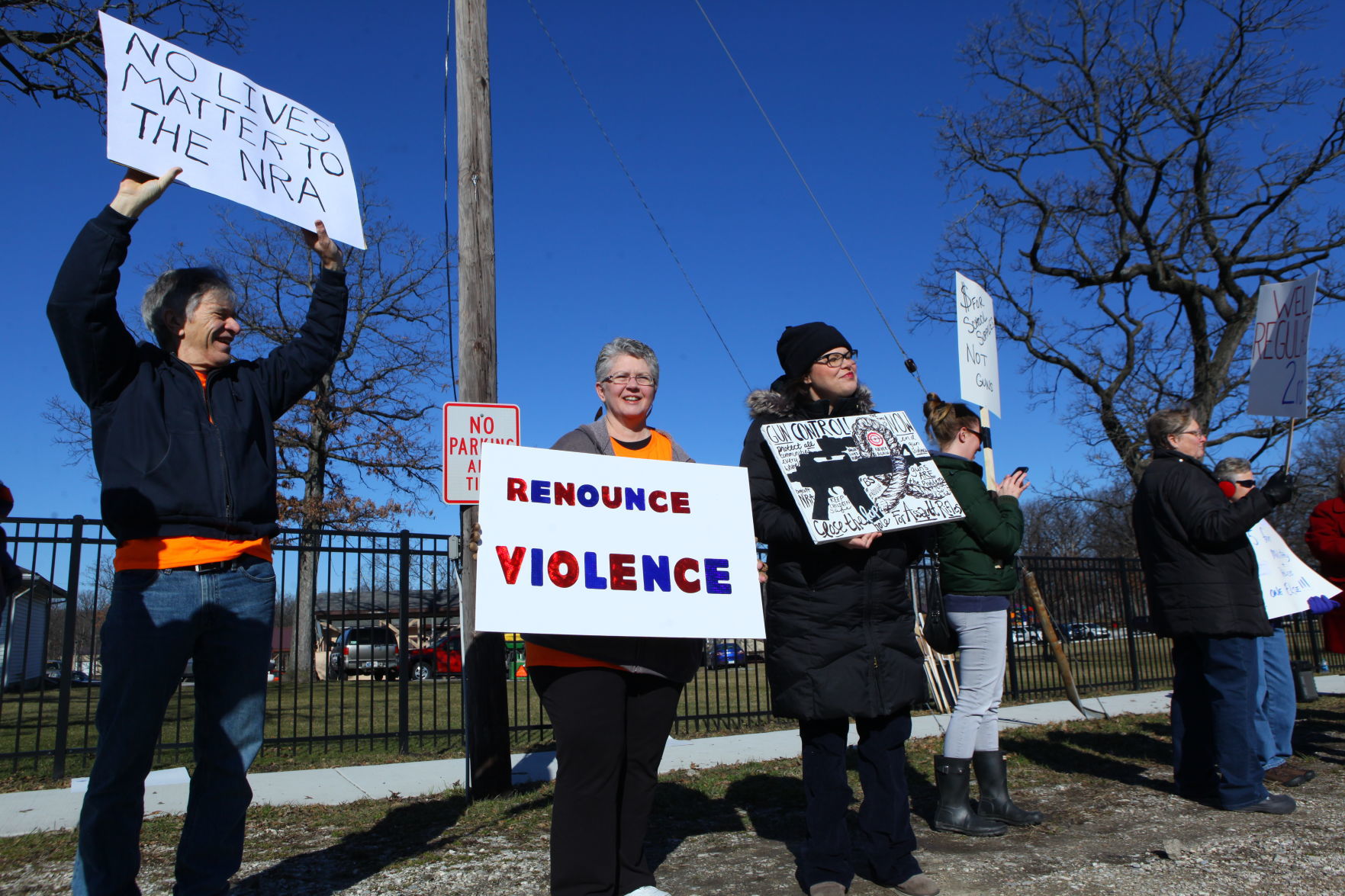 Gallery: Organizers protest outside gun show in Crown Point